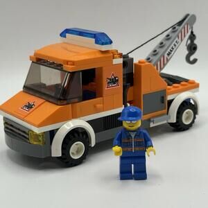 LEGO 7638 City Tow Truck 7638 99% Complete + Mini Figure